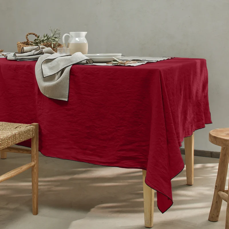 Mantel rectangular con bourdon de lino lavado burdeos
