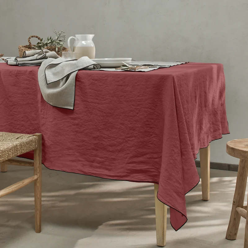 Mantel rectangular con bourdon de lino lavado ladrillo