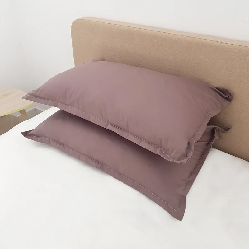 Funda de almohada 200TC. Color marrón.