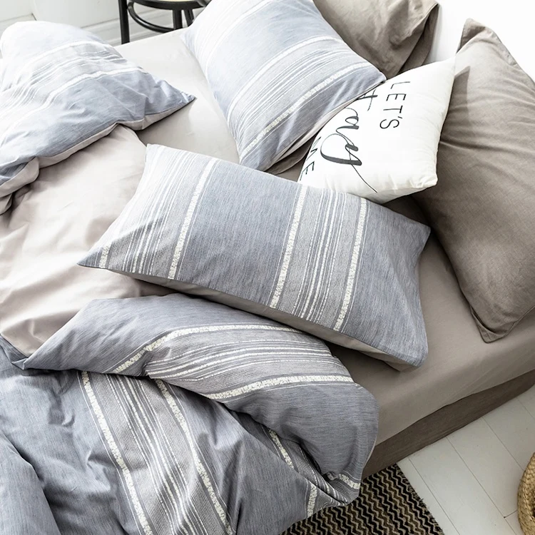 Funda de almohada con estampado de franjas, reversible.