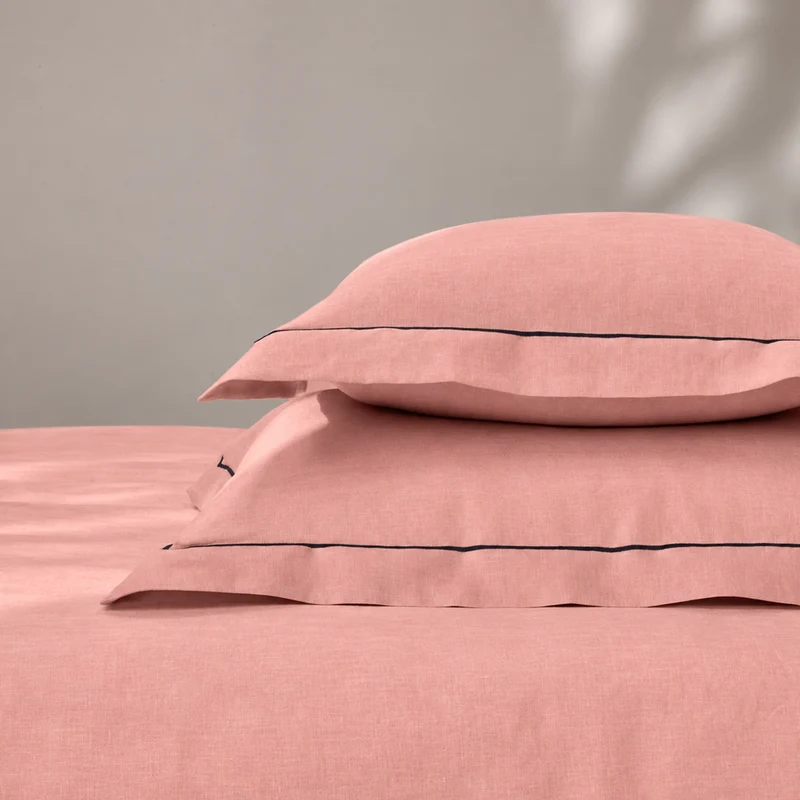 Par de fundas de almohada con bordes planos y bordado bourdon en lino rosa