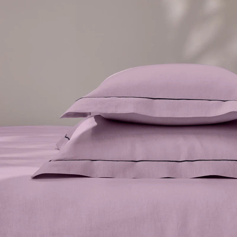 Par de fundas de almohada con bordes planos y bordado bourdon en lino lila