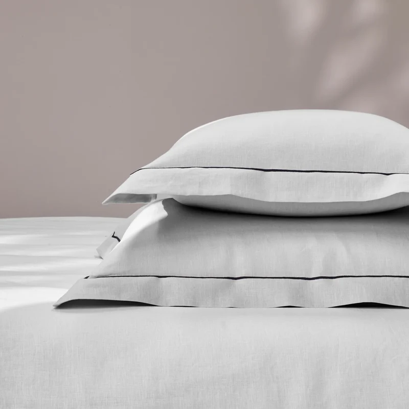 Par de fundas de almohada con bordes planos y bordado bourdon en lino gris mineral