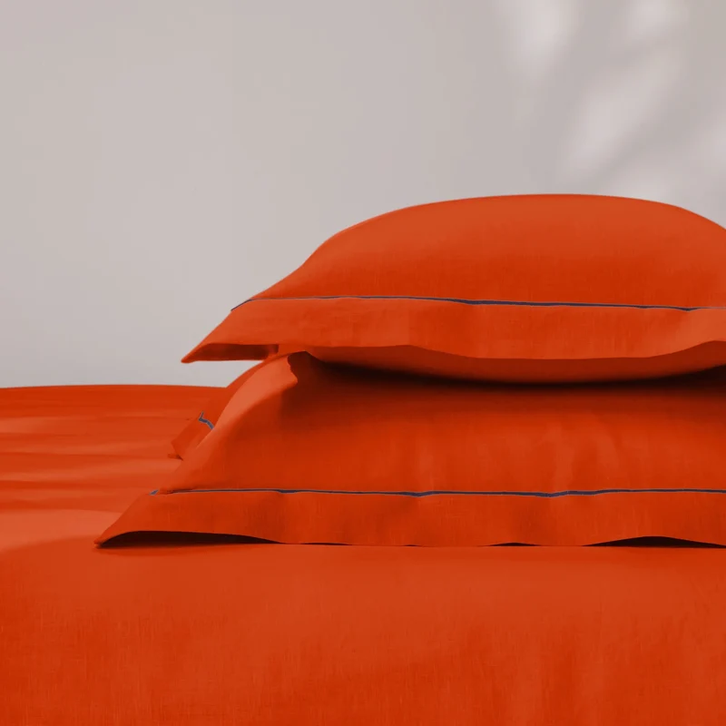 Par de fundas de almohada con bordes planos y bordado bourdon en lino coral