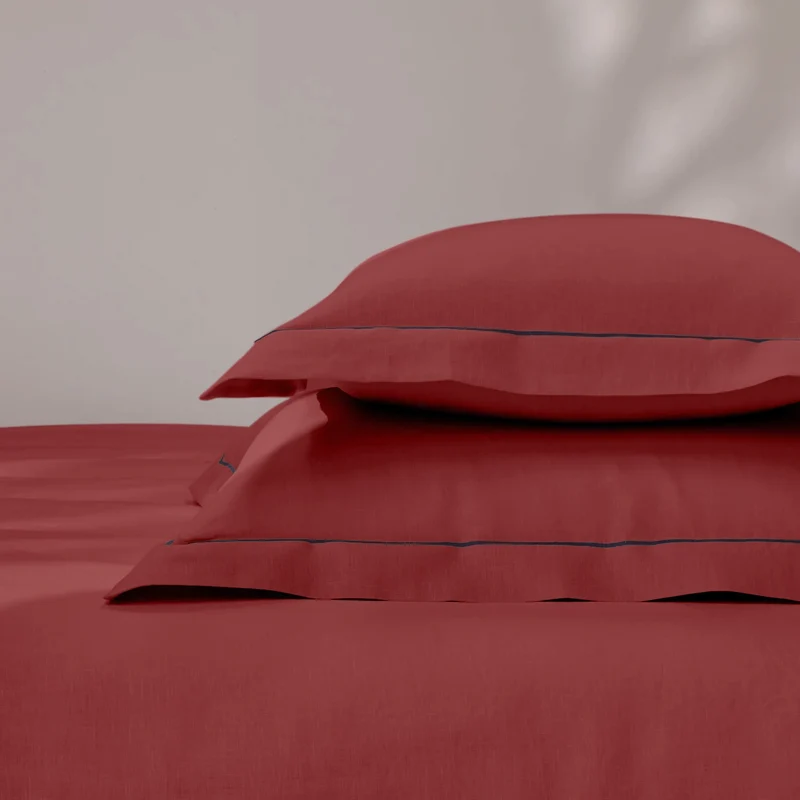 Par de fundas de almohada con bordes planos y bordado bourdon en lino ladrillo