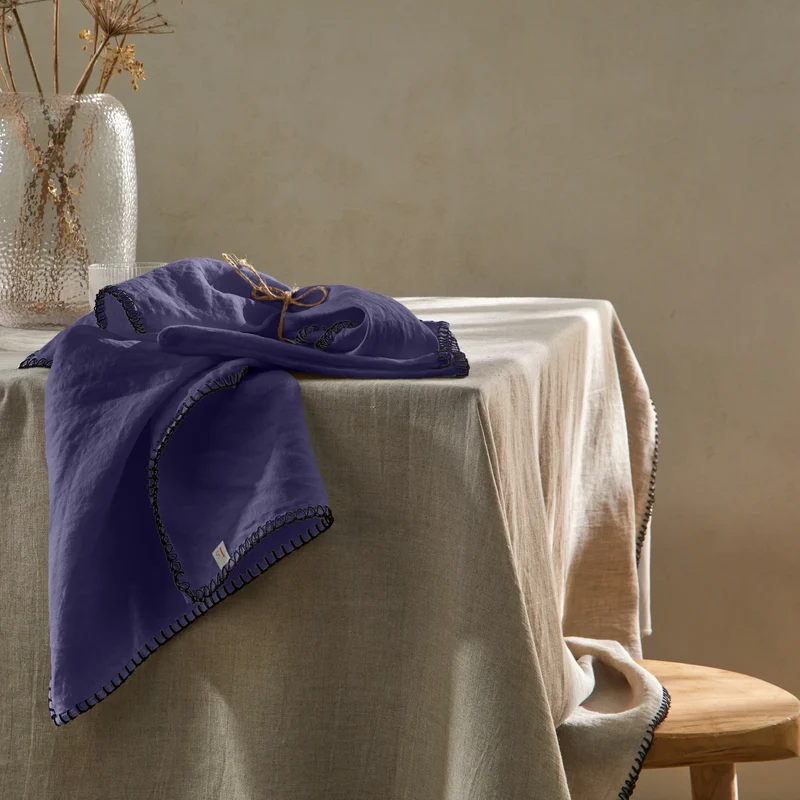 Servilletas de mesa punto de festón en lino lavado azul noche