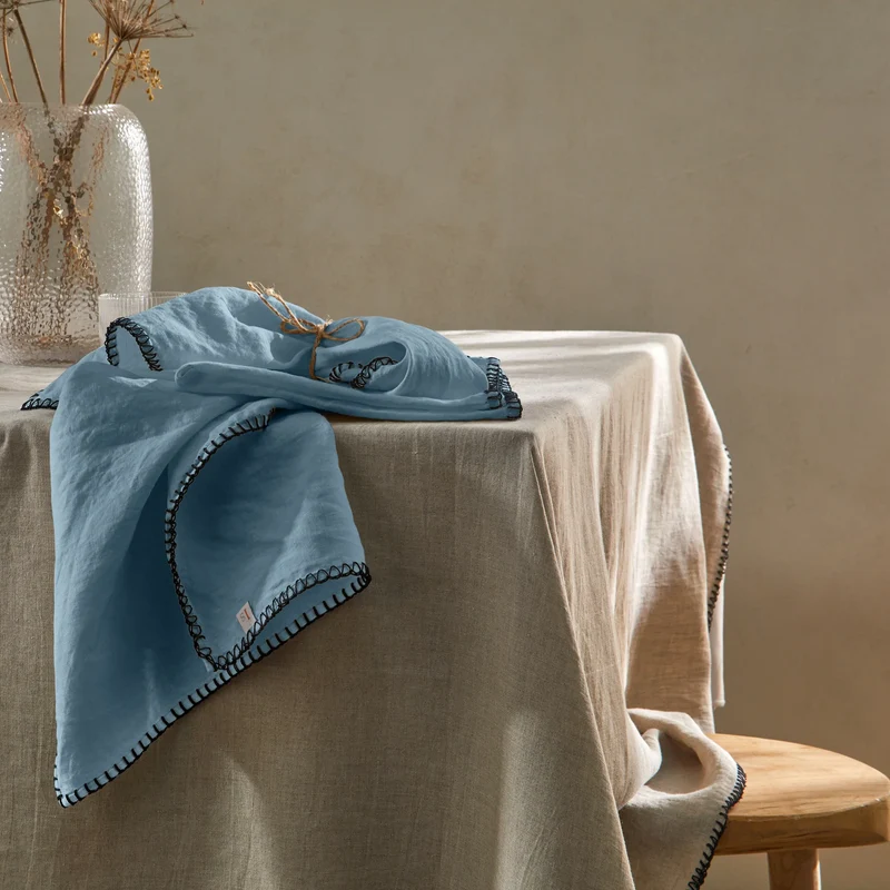 Servilletas de mesa punto de festón en lino lavado azul francés