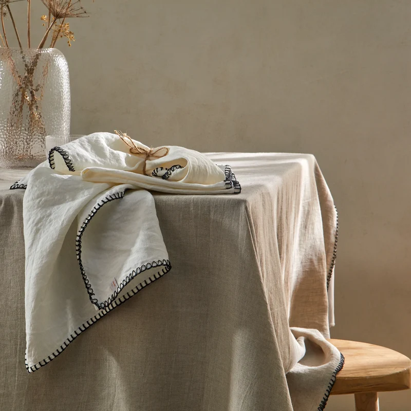 Servilletas de mesa con punto de festón de lino marfil