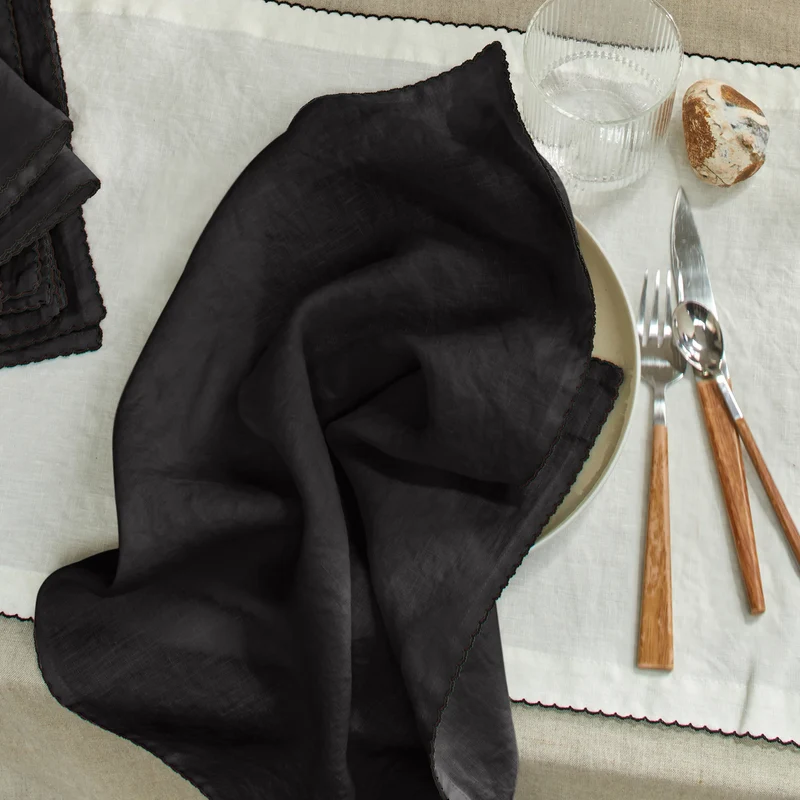 Servilletas de mesa con croché de lino tinta negra