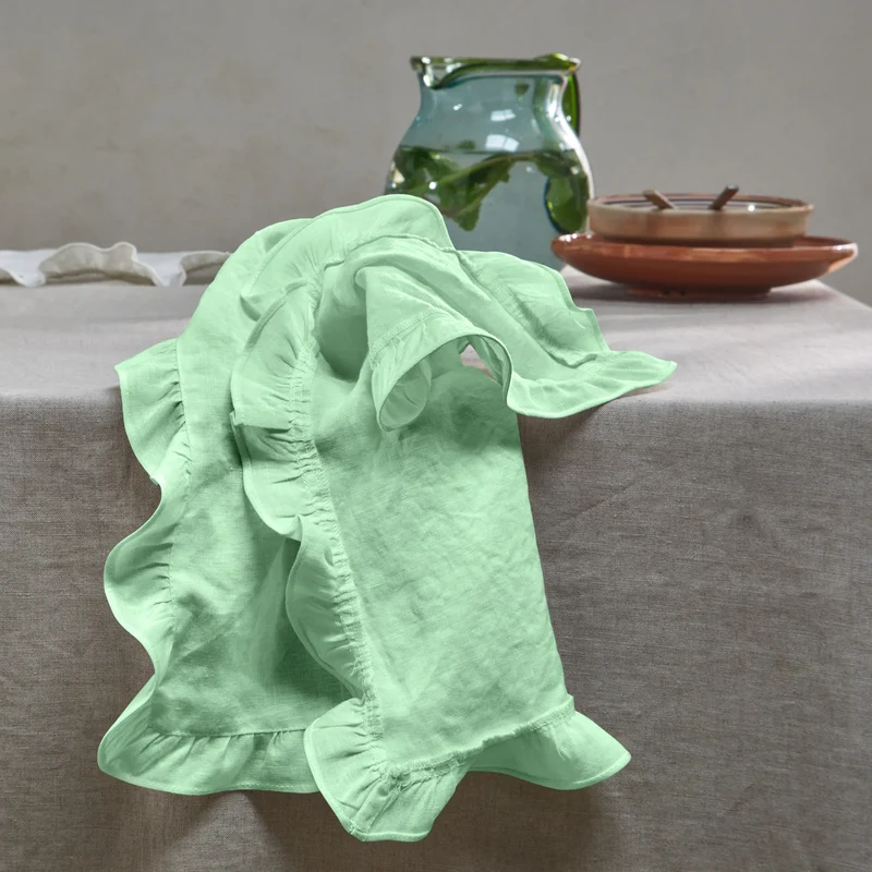 Servilletas de mesa con volantes de lino lavado en verde menta