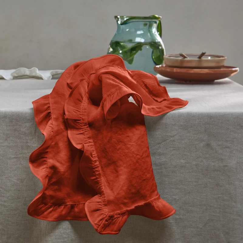 Servilletas de mesa con volantes de lino lavado en coral