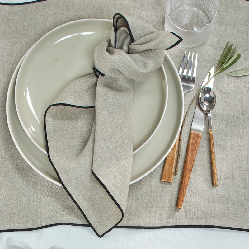 Servilletas de mesa con bourdon en lino natural